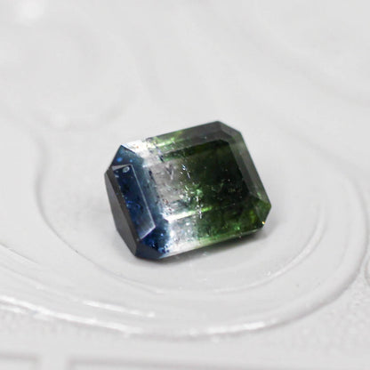 パーティーカラードトルマリン 0.98ct エメラルドカット 6.1mm×4.9mm×3.2mm【MJ3141】