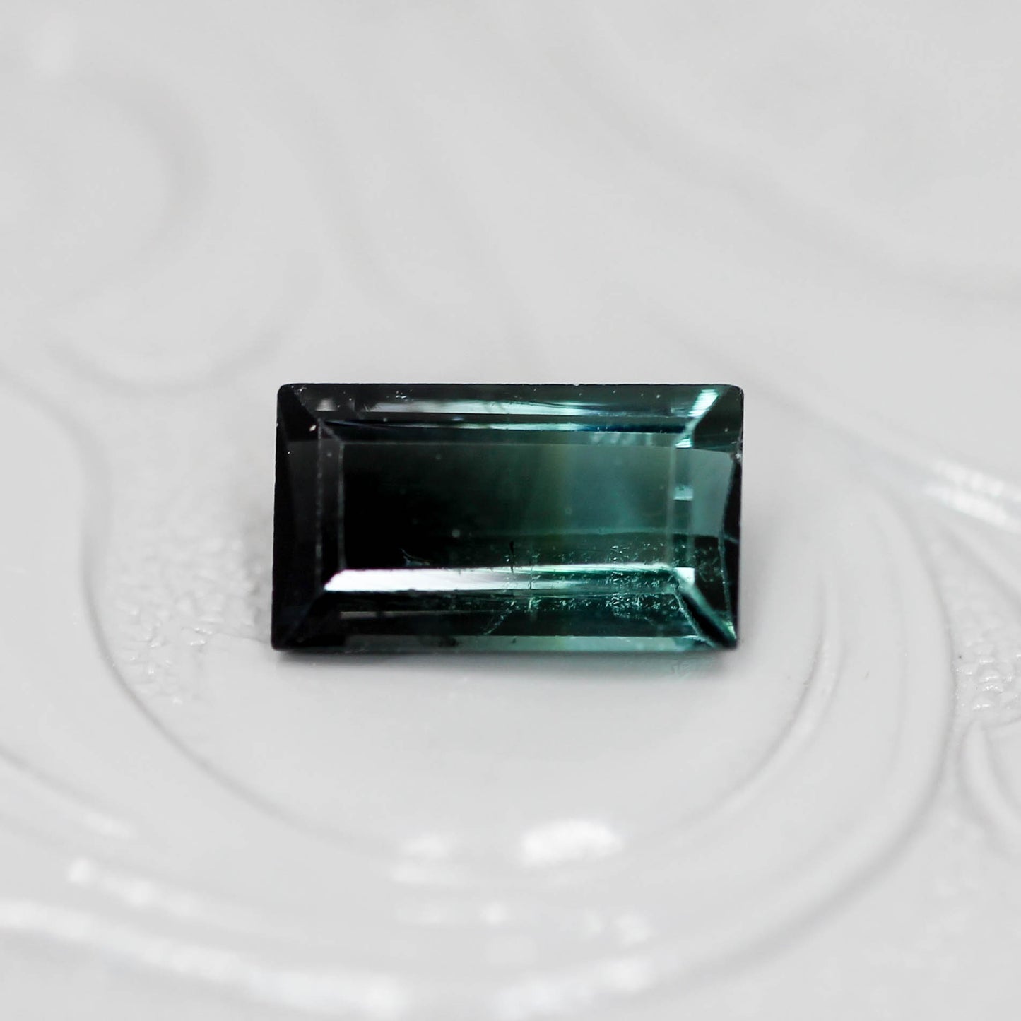 バイカラートルマリン 0.92ct スクエアカット 7.5mm×4.3mm×2.9mm【MJ3142】