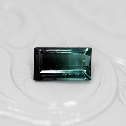 バイカラートルマリン 0.92ct スクエアカット 7.5mm×4.3mm×2.9mm【MJ3142】