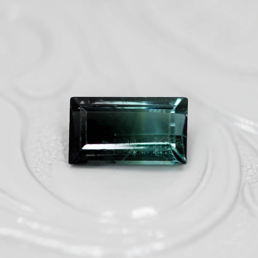 バイカラートルマリン 0.92ct スクエアカット 7.5mm×4.3mm×2.9mm【MJ3142】