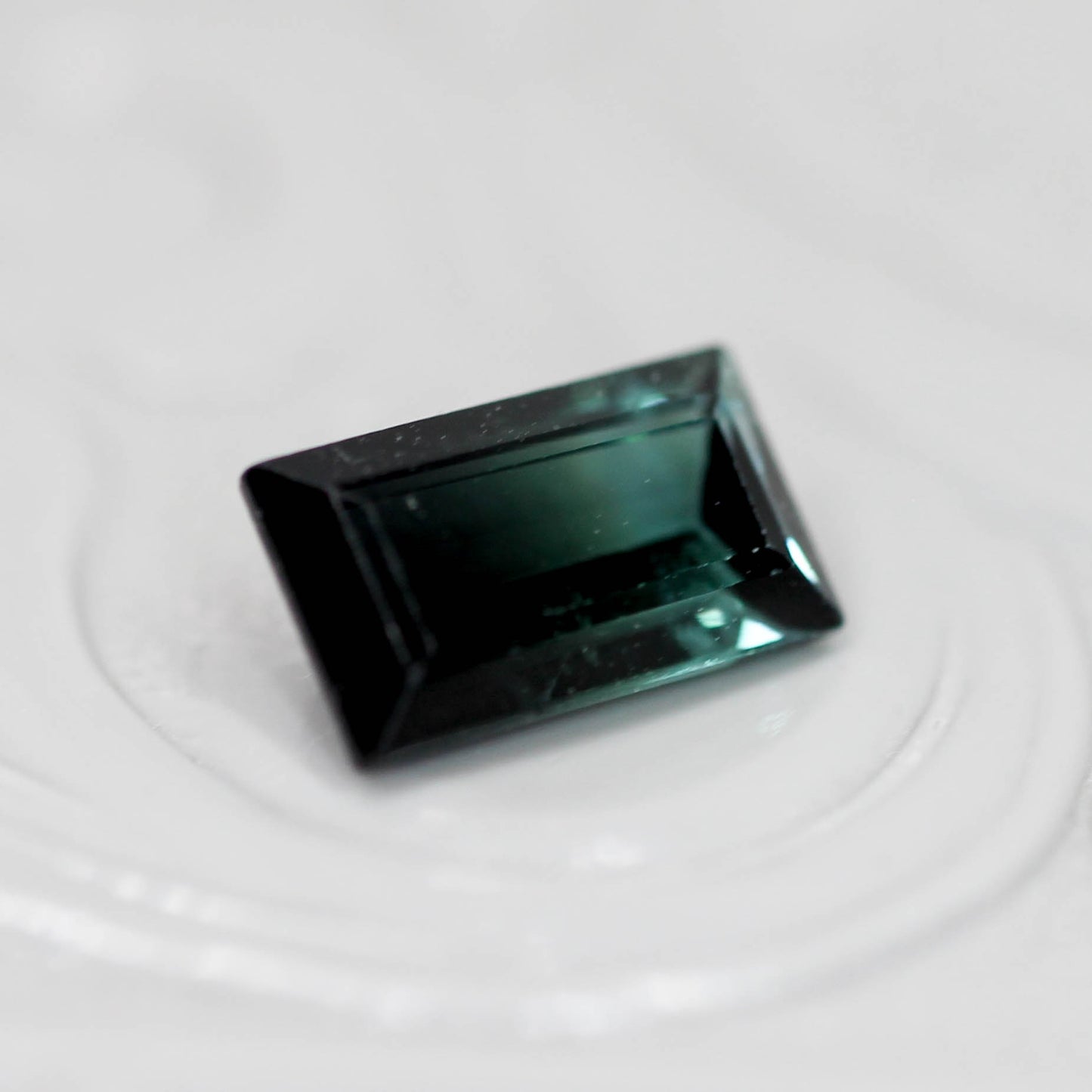 バイカラートルマリン 0.92ct スクエアカット 7.5mm×4.3mm×2.9mm【MJ3142】