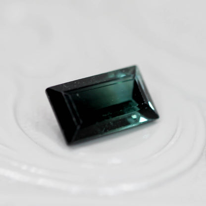 バイカラートルマリン 0.92ct スクエアカット 7.5mm×4.3mm×2.9mm【MJ3142】