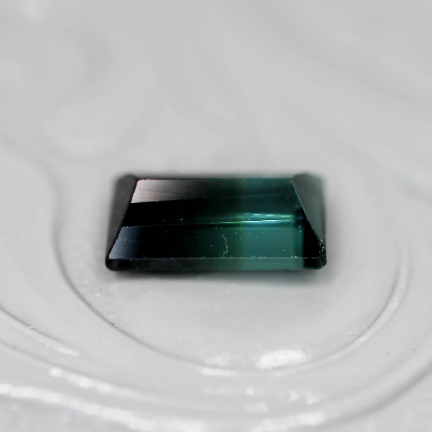 バイカラートルマリン 0.92ct スクエアカット 7.5mm×4.3mm×2.9mm【MJ3142】