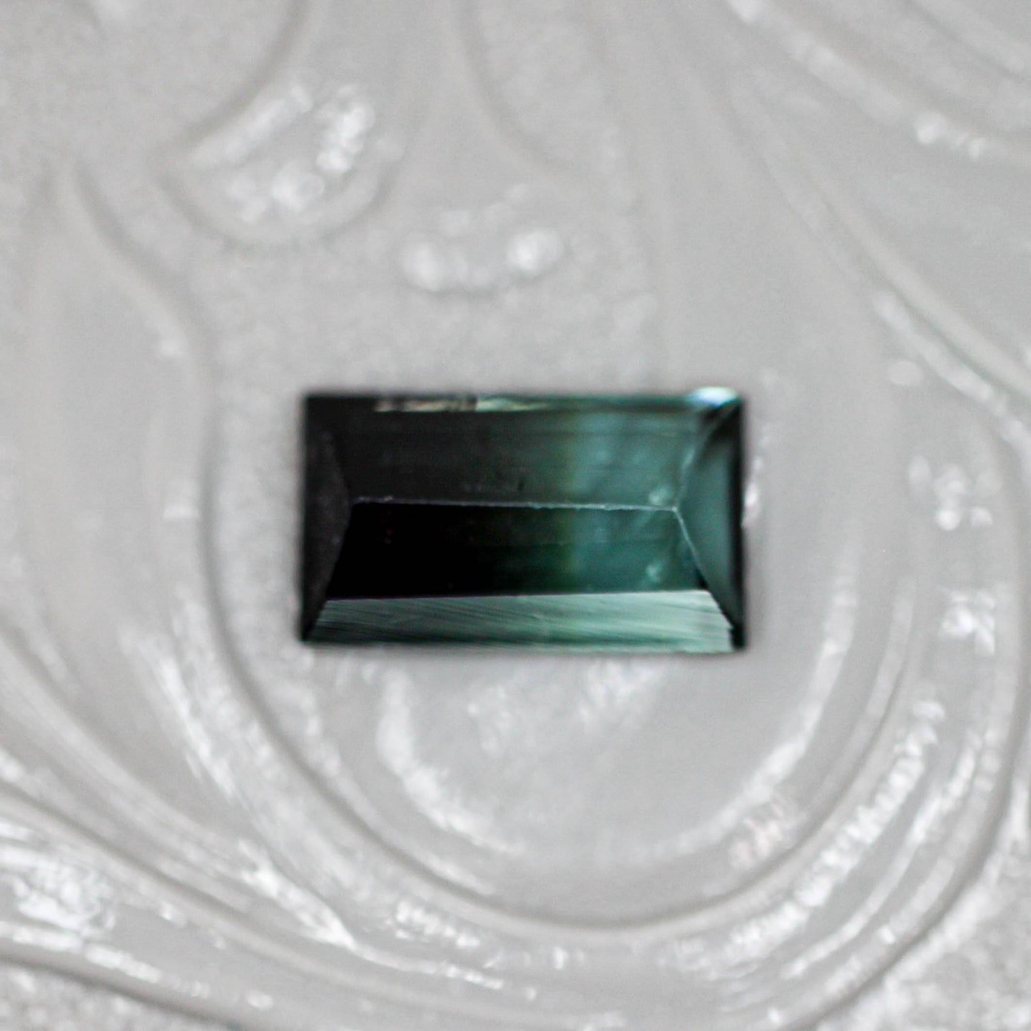 バイカラートルマリン 0.92ct スクエアカット 7.5mm×4.3mm×2.9mm【MJ3142】