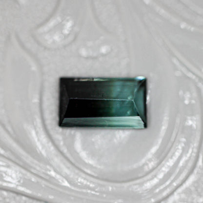 バイカラートルマリン 0.92ct スクエアカット 7.5mm×4.3mm×2.9mm【MJ3142】