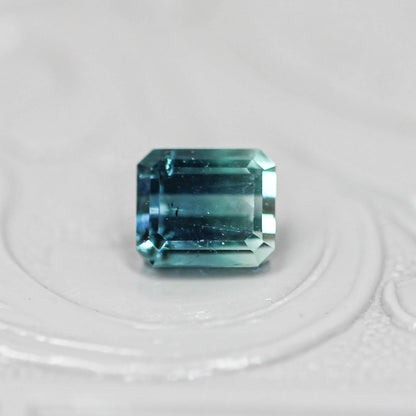 バイカラートルマリン 0.69ct エメラルドカット 4.9mm×4.3mm×3.5mm【MJ3143】