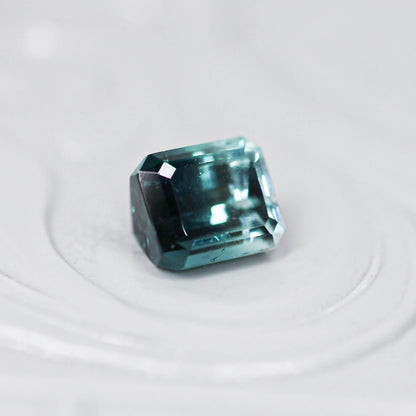バイカラートルマリン 0.69ct エメラルドカット 4.9mm×4.3mm×3.5mm【MJ3143】