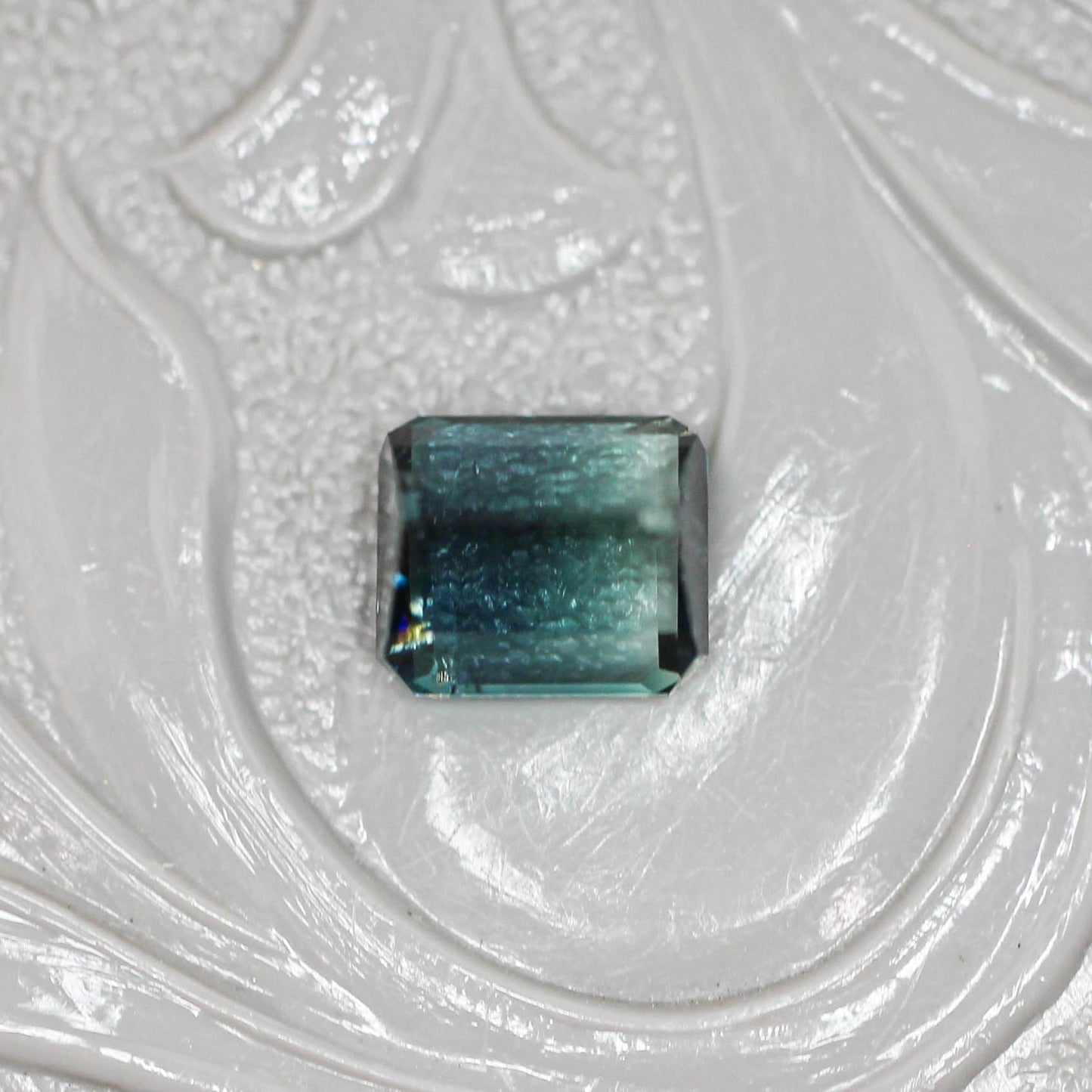バイカラートルマリン 0.69ct エメラルドカット 4.9mm×4.3mm×3.5mm【MJ3143】