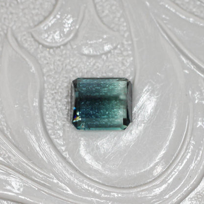 バイカラートルマリン 0.69ct エメラルドカット 4.9mm×4.3mm×3.5mm【MJ3143】