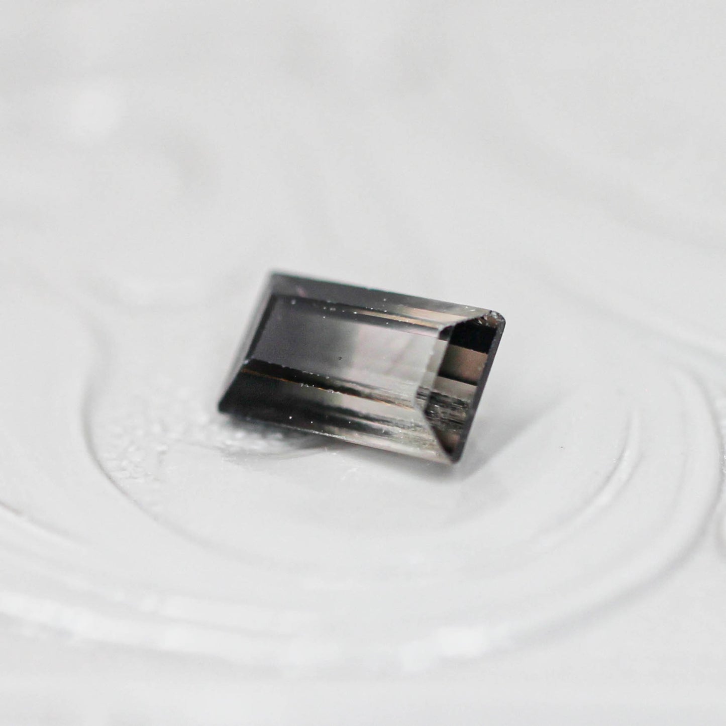 バイカラートルマリン 0.50ct スクエアカット 6.0mm×3.5mm×2.5mm【MJ3144】