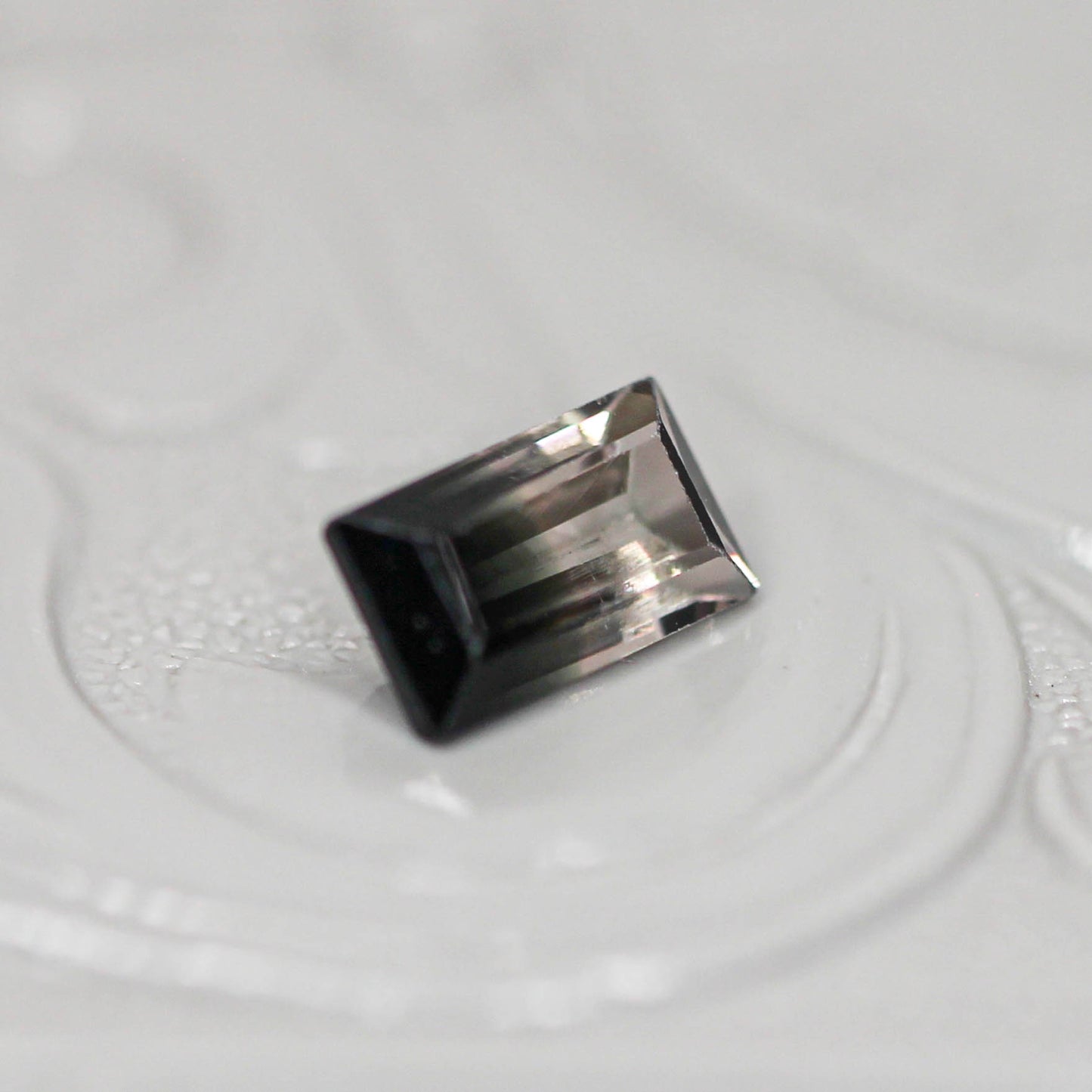 バイカラートルマリン 0.50ct スクエアカット 6.0mm×3.5mm×2.5mm【MJ3144】