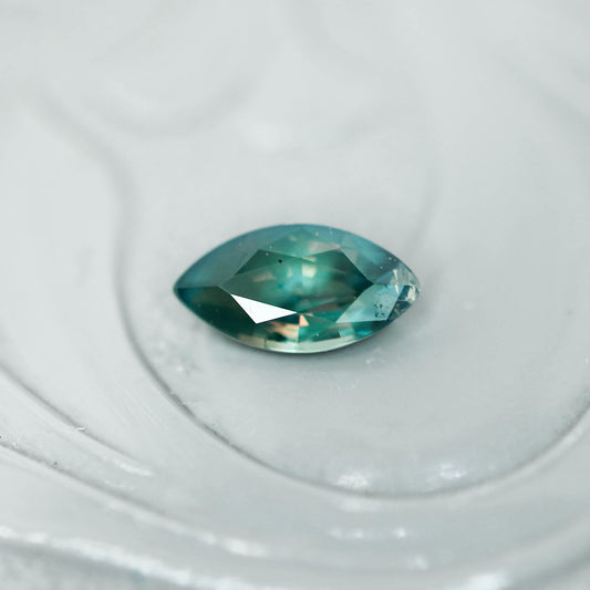 アレキサンドライト 0.25ct マーキスカット 5.7mm×3.0mm×2.0mm【MJ3147】