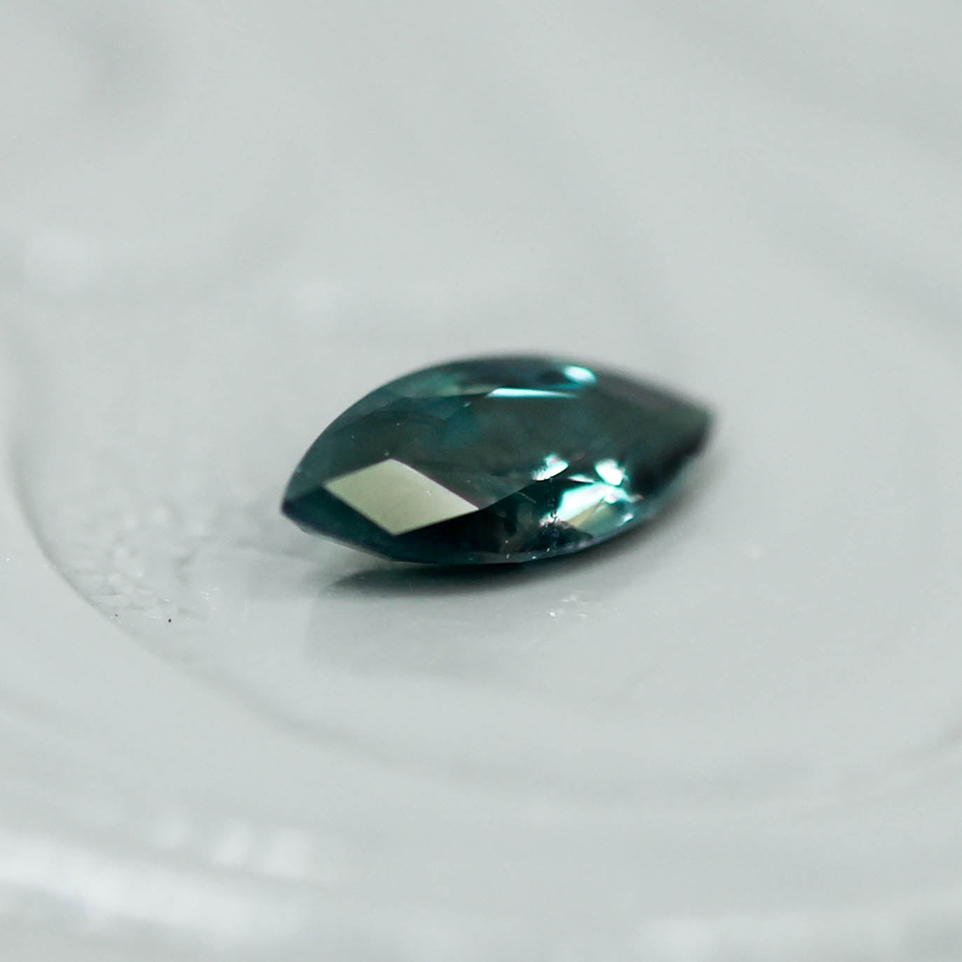 アレキサンドライト 0.21ct マーキスカット 6.0mm×2.6mm×1.8mm【MJ3148】