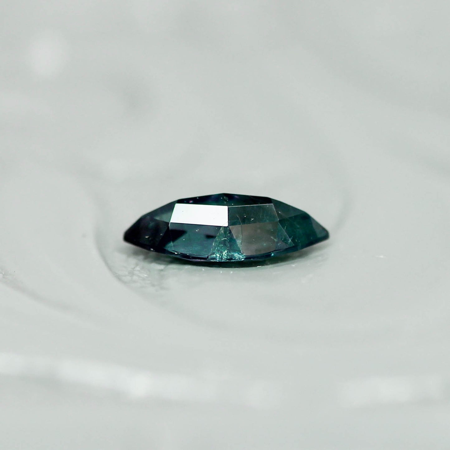 アレキサンドライト 0.21ct マーキスカット 6.0mm×2.6mm×1.8mm【MJ3148】