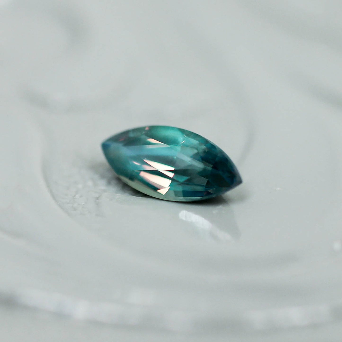 アレキサンドライト 0.20ct マーキスカット 5.5mm×2.6mm×1.9mm【MJ3149】