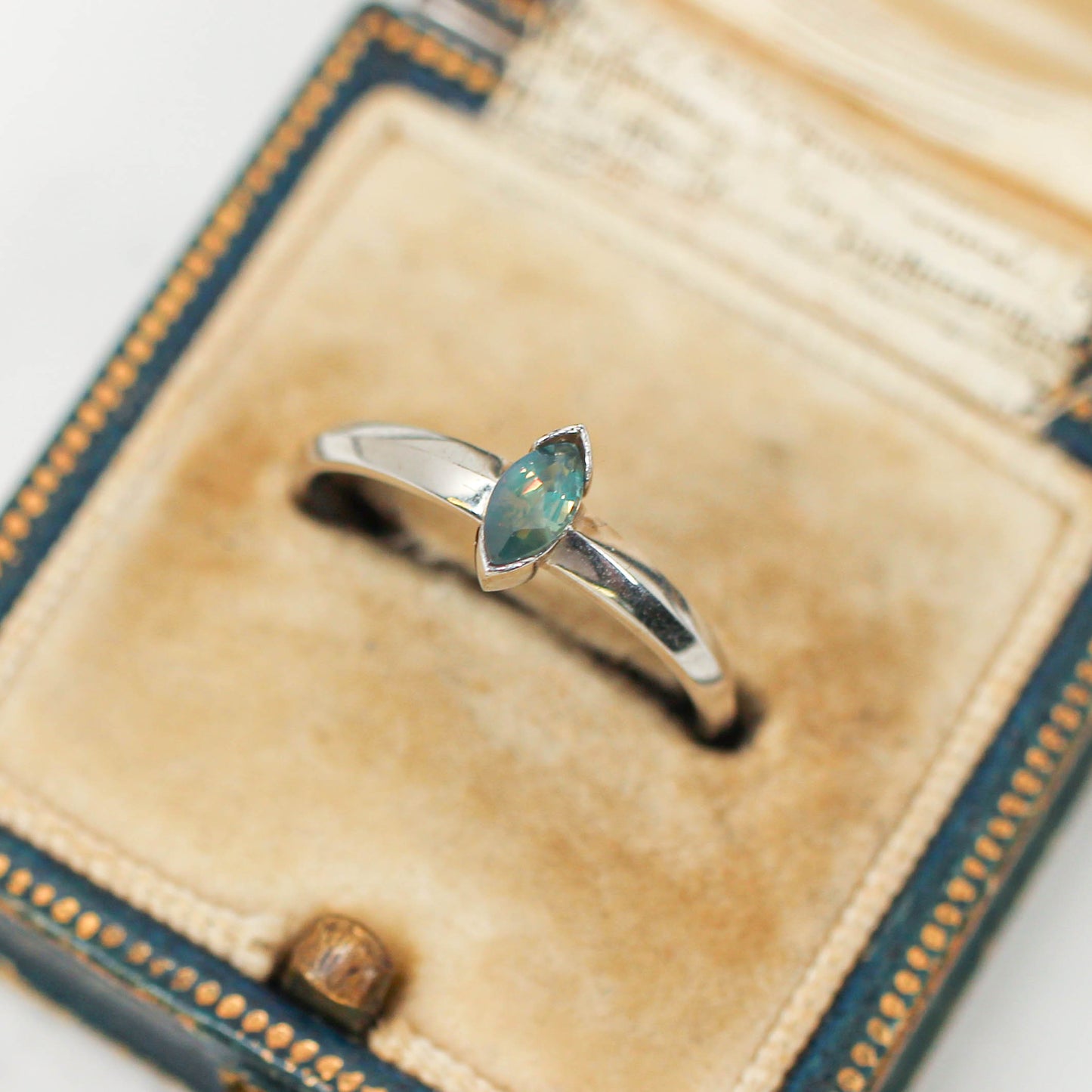 アレキサンドライト 0.25ct マーキスカット 5.7mm×3.0mm×2.0mm【MJ3147】