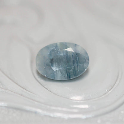 シルキーサファイア 1.06ct オーバルカット 7.1mm×5.0mm×3.4mm【MJ3150】