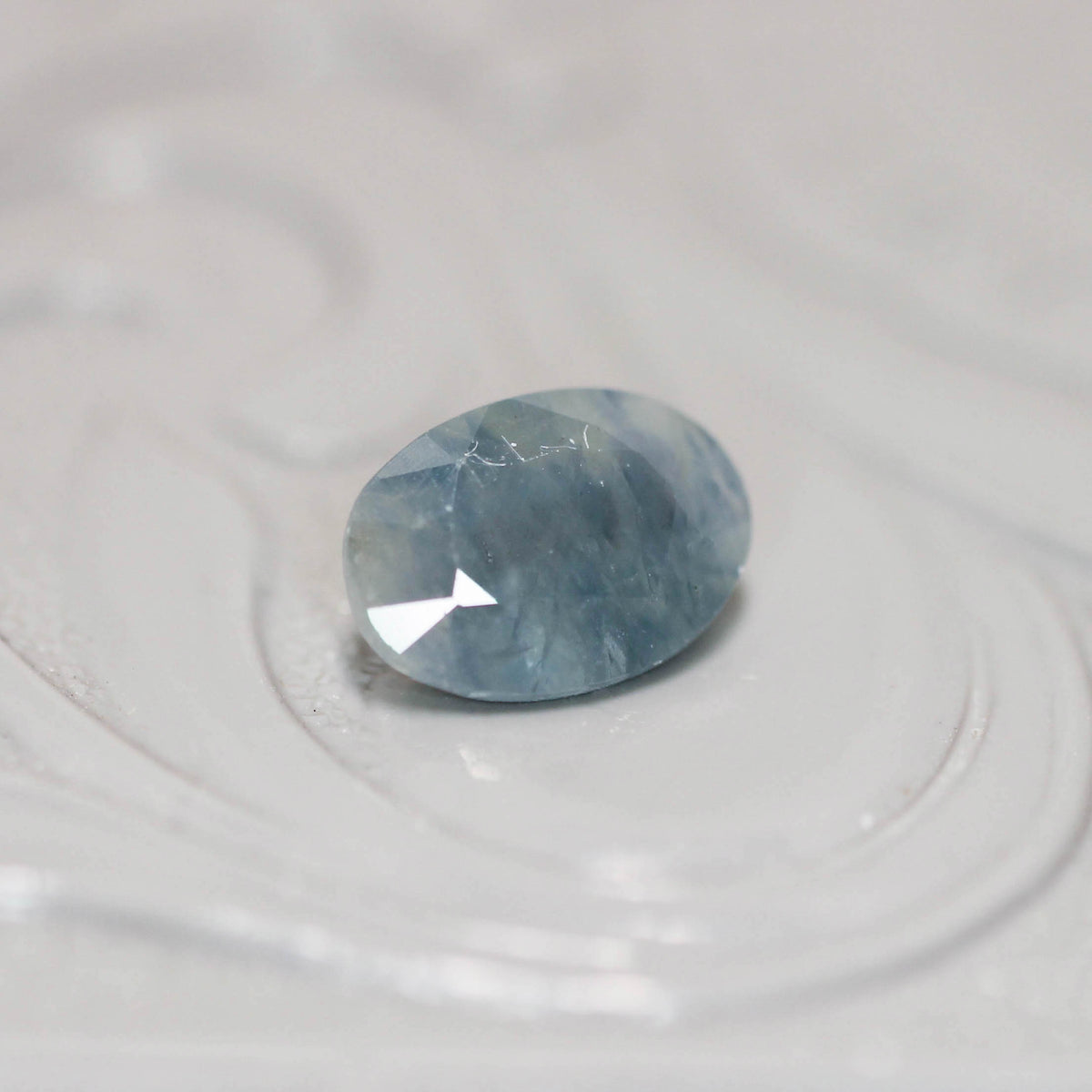 シルキーサファイア 1.06ct オーバルカット 7.1mm×5.0mm×3.4mm【MJ3150】