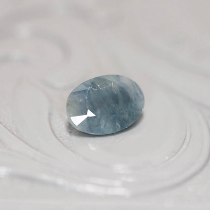 シルキーサファイア 1.06ct オーバルカット 7.1mm×5.0mm×3.4mm【MJ3150】