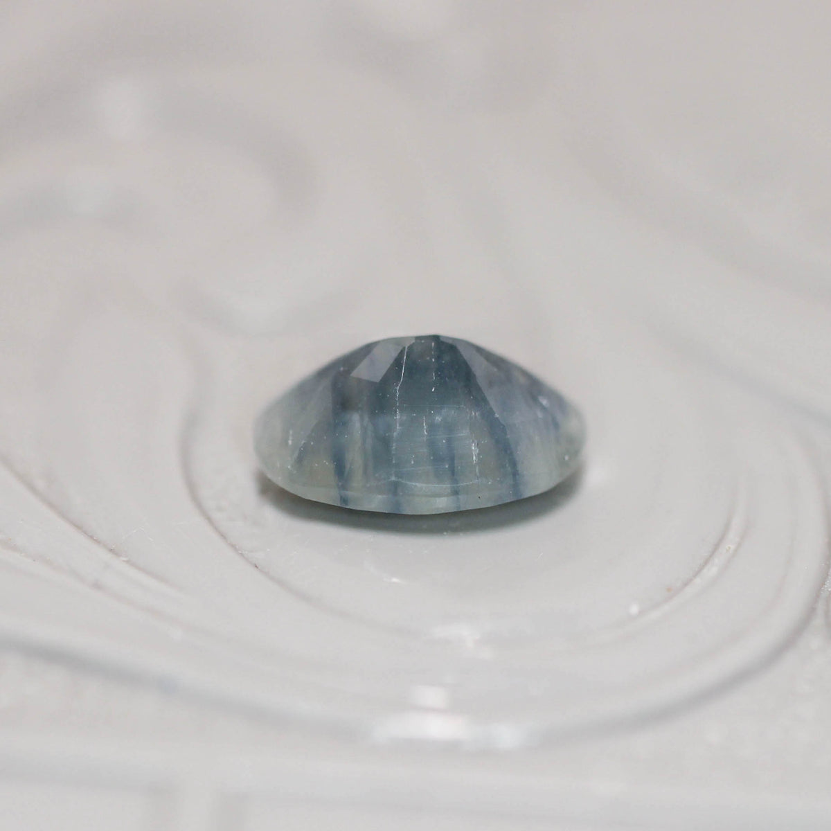 シルキーサファイア 1.06ct オーバルカット 7.1mm×5.0mm×3.4mm【MJ3150】