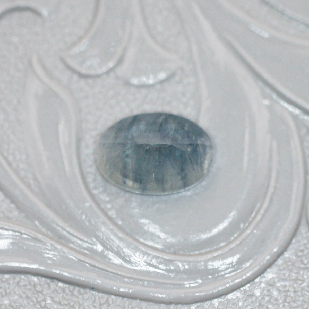 シルキーサファイア 1.06ct オーバルカット 7.1mm×5.0mm×3.4mm【MJ3150】