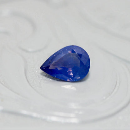 シルキーサファイア 0.66ct ペアシェイプカット 6.5mm×4.9mm×2.7mm【MJ3151】