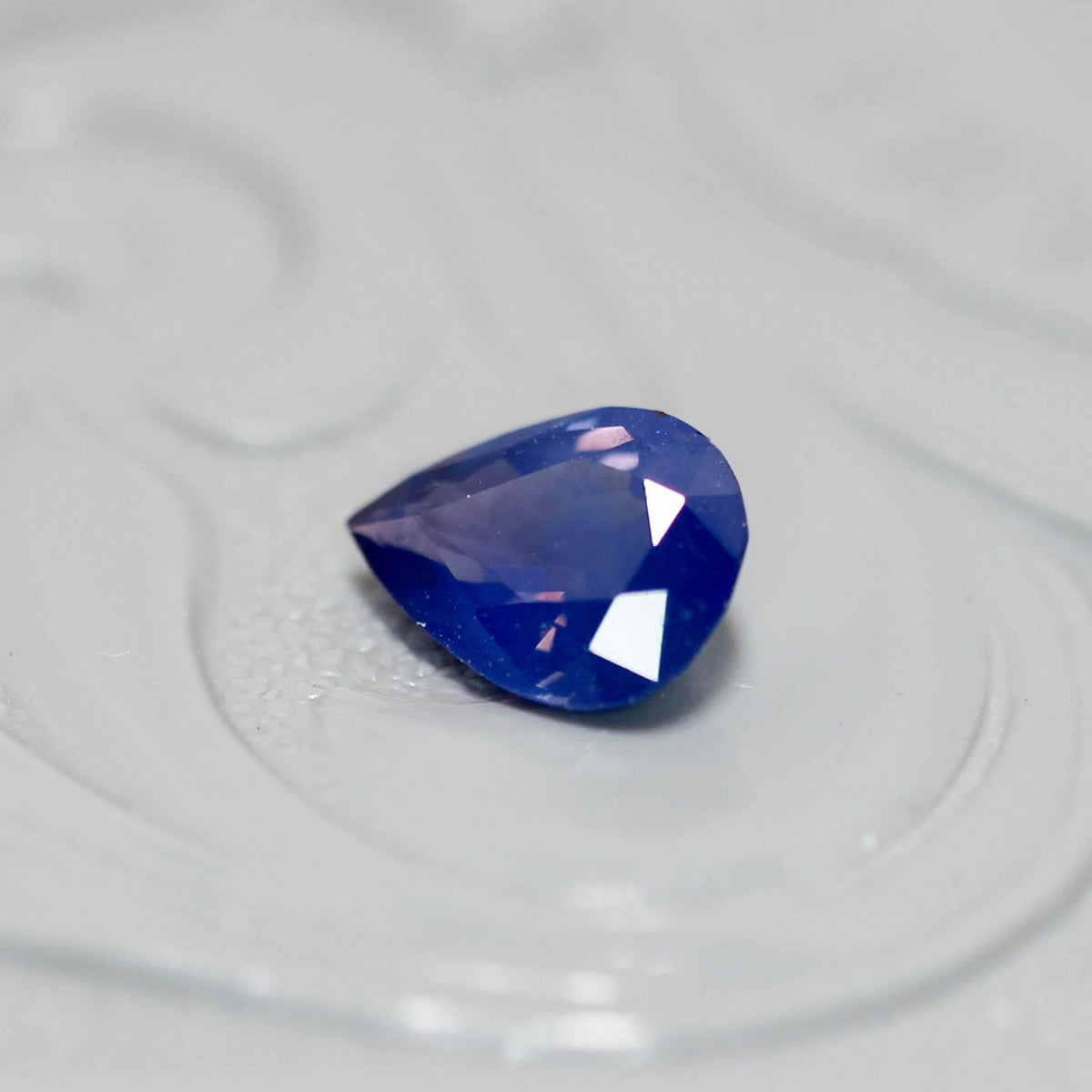 シルキーサファイア 0.66ct ペアシェイプカット 6.5mm×4.9mm×2.7mm【MJ3151】