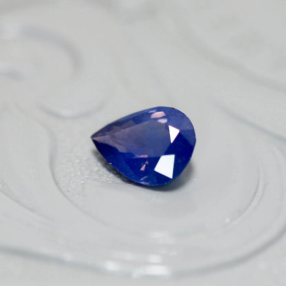 シルキーサファイア 0.66ct ペアシェイプカット 6.5mm×4.9mm×2.7mm【MJ3151】