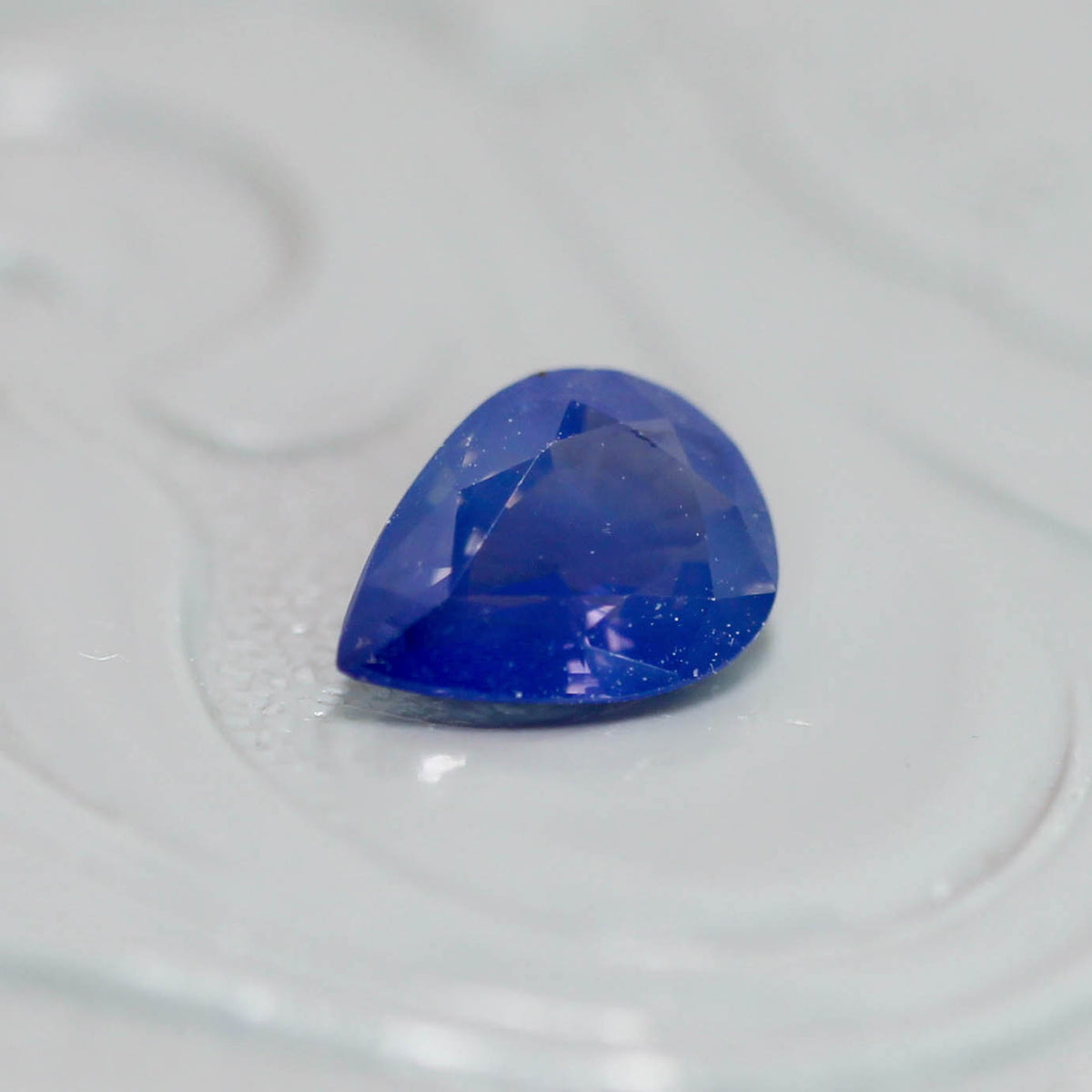 シルキーサファイア 0.66ct ペアシェイプカット 6.5mm×4.9mm×2.7mm【MJ3151】