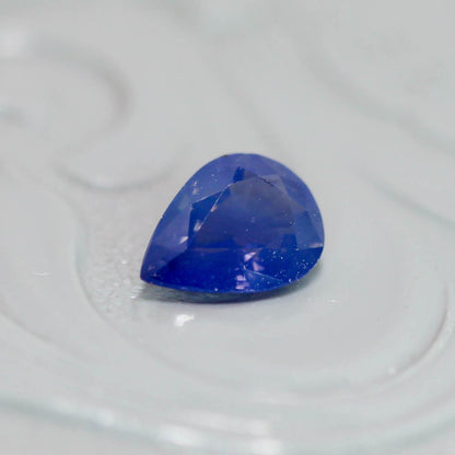 シルキーサファイア 0.66ct ペアシェイプカット 6.5mm×4.9mm×2.7mm【MJ3151】