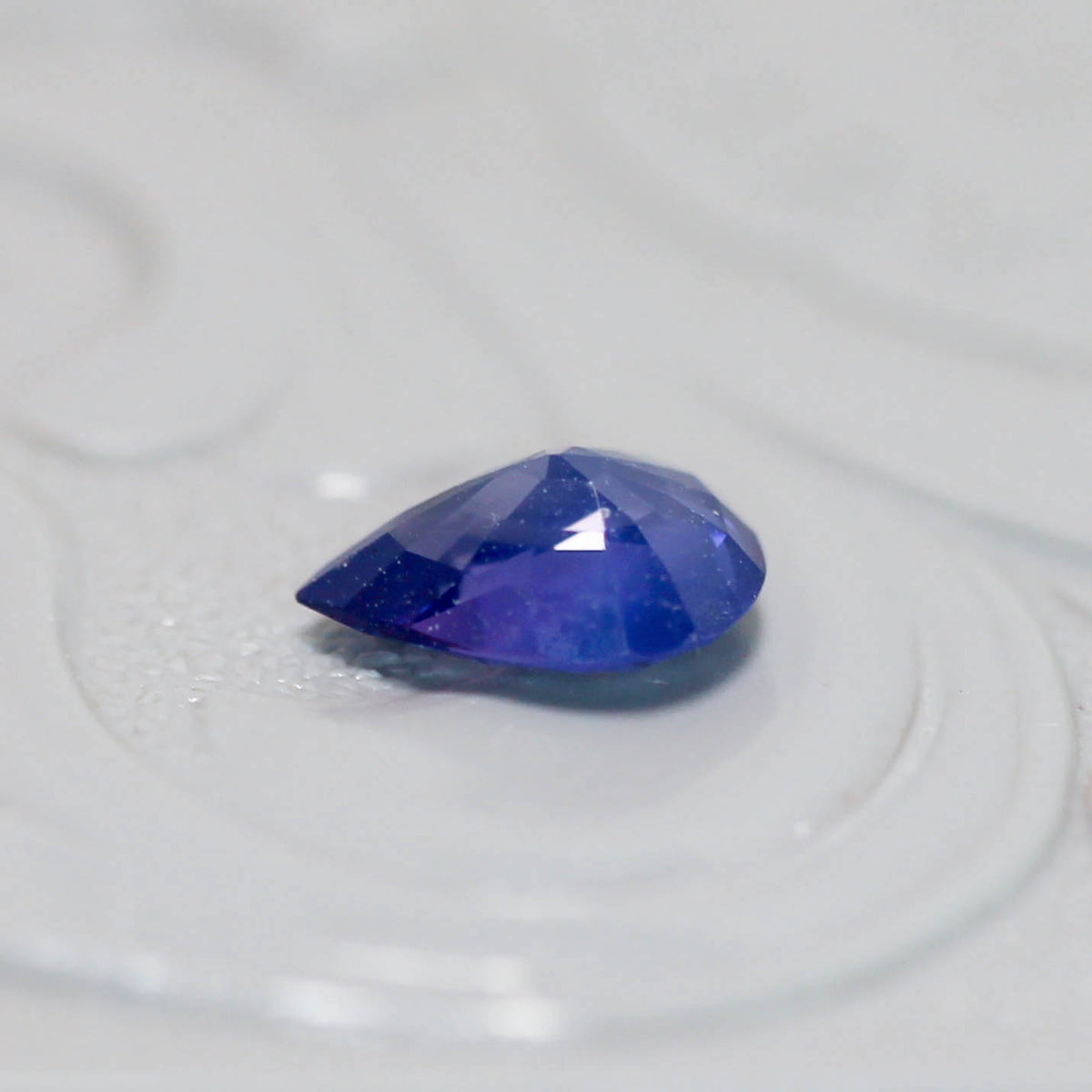 シルキーサファイア 0.66ct ペアシェイプカット 6.5mm×4.9mm×2.7mm【MJ3151】