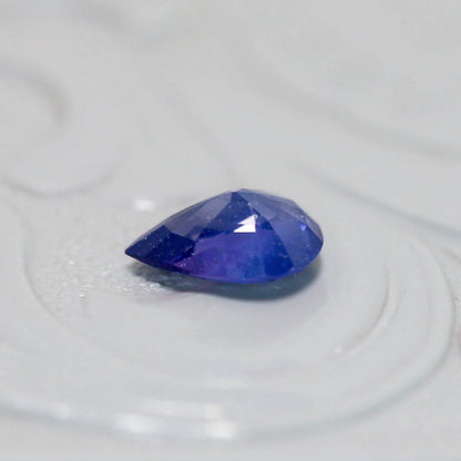 シルキーサファイア 0.66ct ペアシェイプカット 6.5mm×4.9mm×2.7mm【MJ3151】