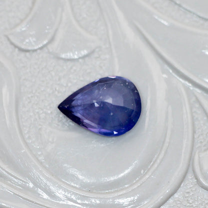 シルキーサファイア 0.66ct ペアシェイプカット 6.5mm×4.9mm×2.7mm【MJ3151】