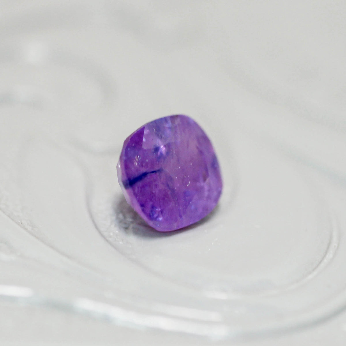 シルキーサファイア 1.06ct クッションカット 5.6mm×5.3mm×3.7mm【MJ3152】