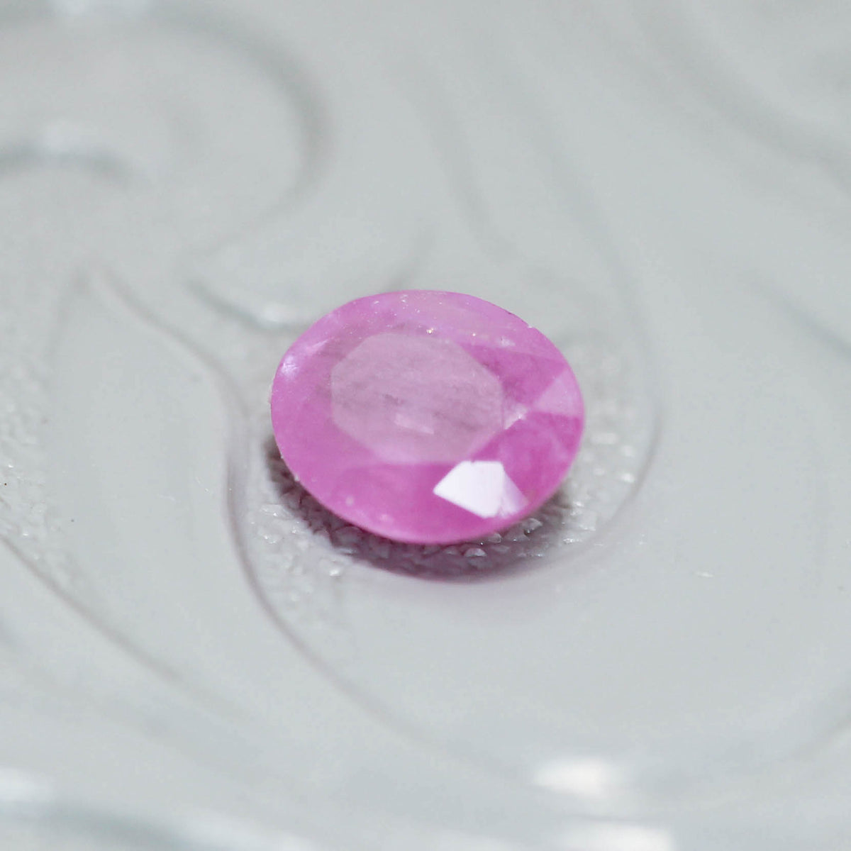 シルキーサファイア 0.63ct オーバルカット 5.6mm×4.7mm×2.5mm【MJ3153】