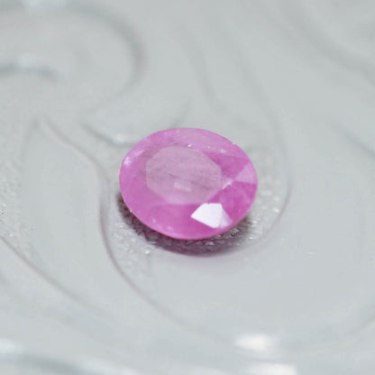 シルキーサファイア 0.63ct オーバルカット 5.6mm×4.7mm×2.5mm【MJ3153】