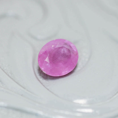 シルキーサファイア 0.63ct オーバルカット 5.6mm×4.7mm×2.5mm【MJ3153】