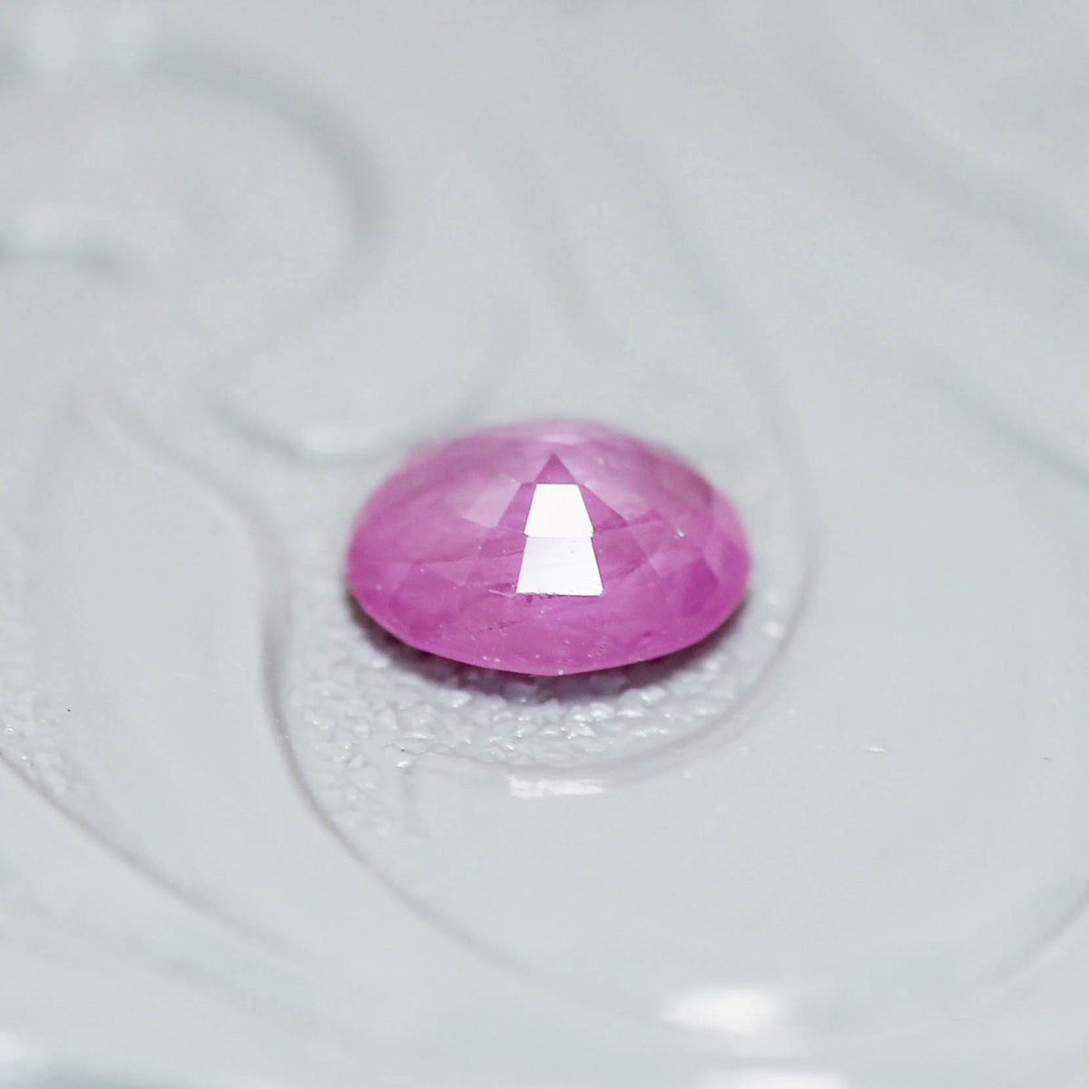 シルキーサファイア 0.63ct オーバルカット 5.6mm×4.7mm×2.5mm【MJ3153】