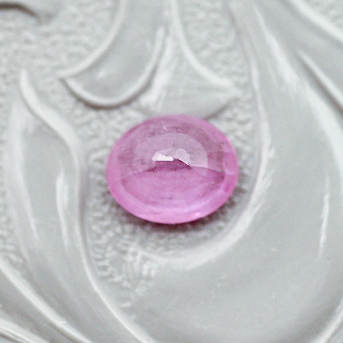 シルキーサファイア 0.63ct オーバルカット 5.6mm×4.7mm×2.5mm【MJ3153】