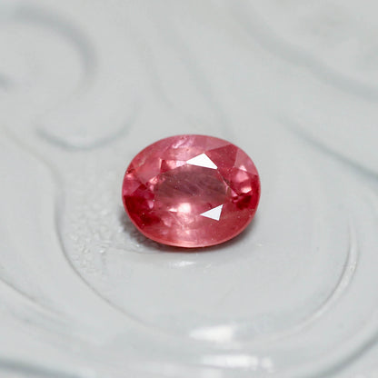 シルキーサファイア 0.63ct オーバルカット 5.5mm×4.6mm×2.7mm【MJ3154】