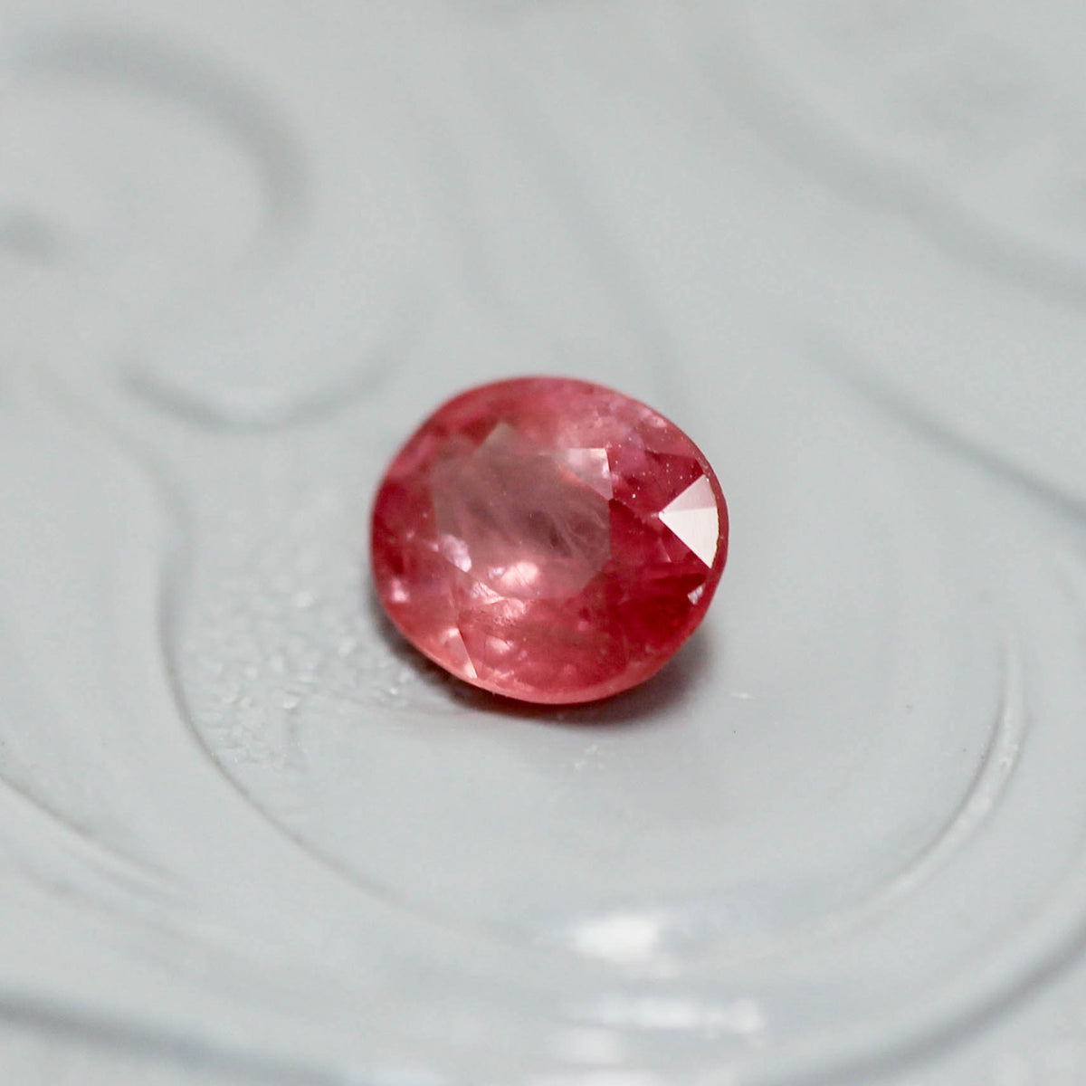 シルキーサファイア 0.63ct オーバルカット 5.5mm×4.6mm×2.7mm【MJ3154】