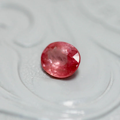 シルキーサファイア 0.63ct オーバルカット 5.5mm×4.6mm×2.7mm【MJ3154】