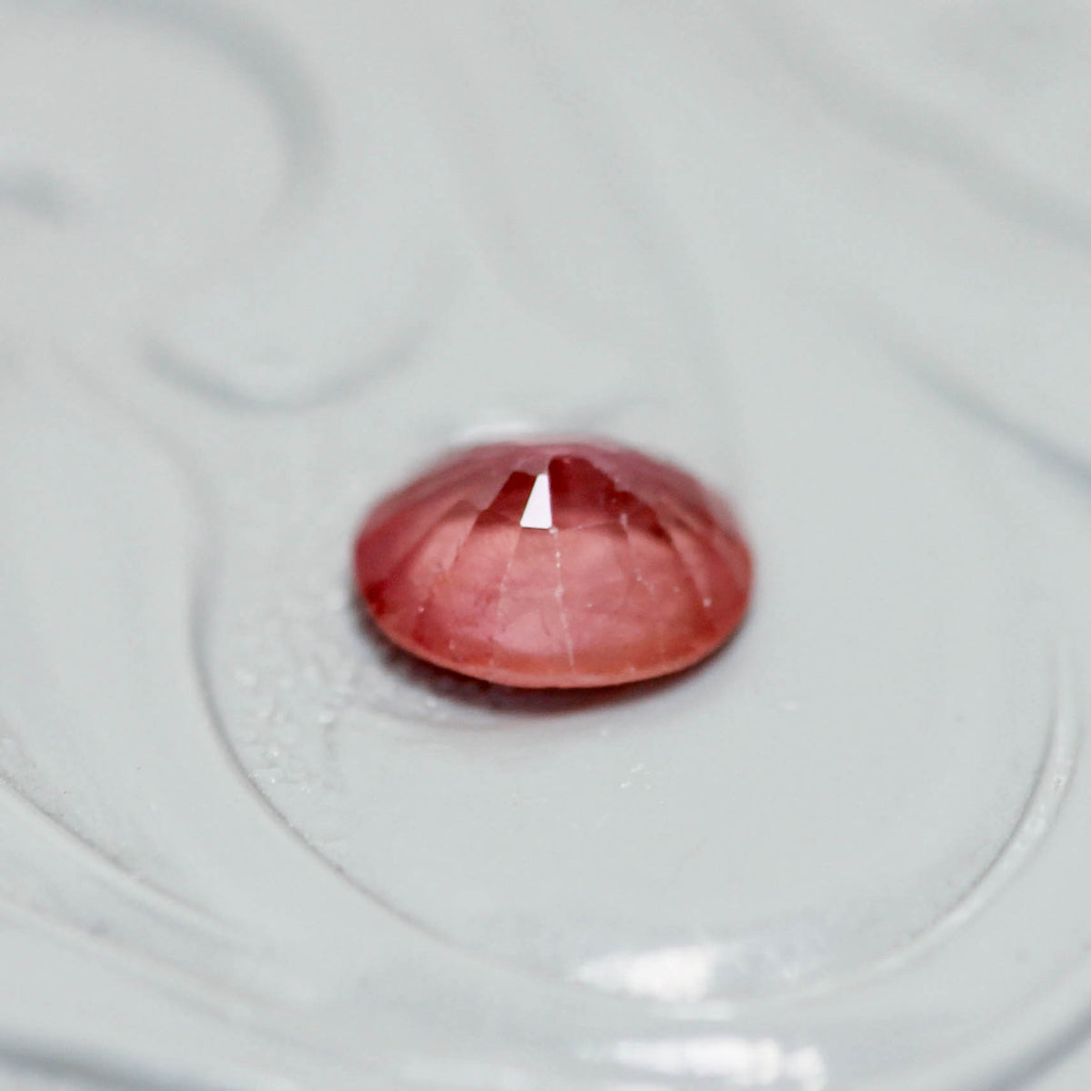 シルキーサファイア 0.63ct オーバルカット 5.5mm×4.6mm×2.7mm【MJ3154】