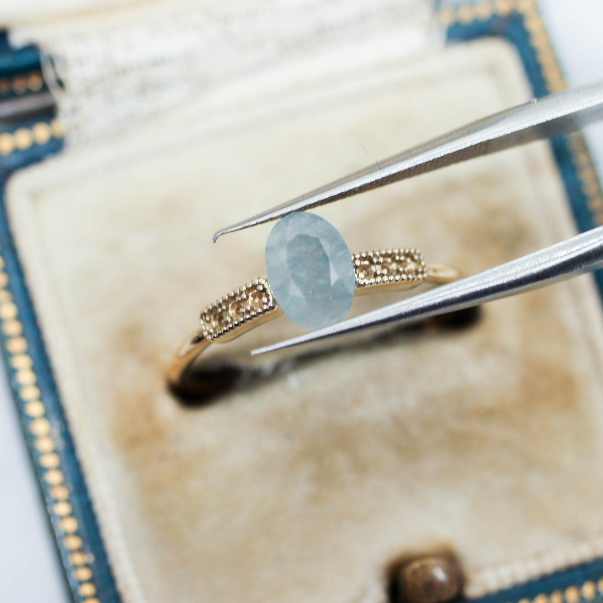 シルキーサファイア 1.06ct オーバルカット 7.1mm×5.0mm×3.4mm【MJ3150】