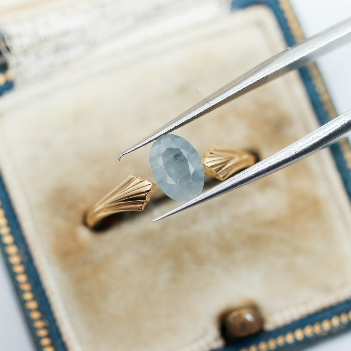 シルキーサファイア 1.06ct オーバルカット 7.1mm×5.0mm×3.4mm【MJ3150】