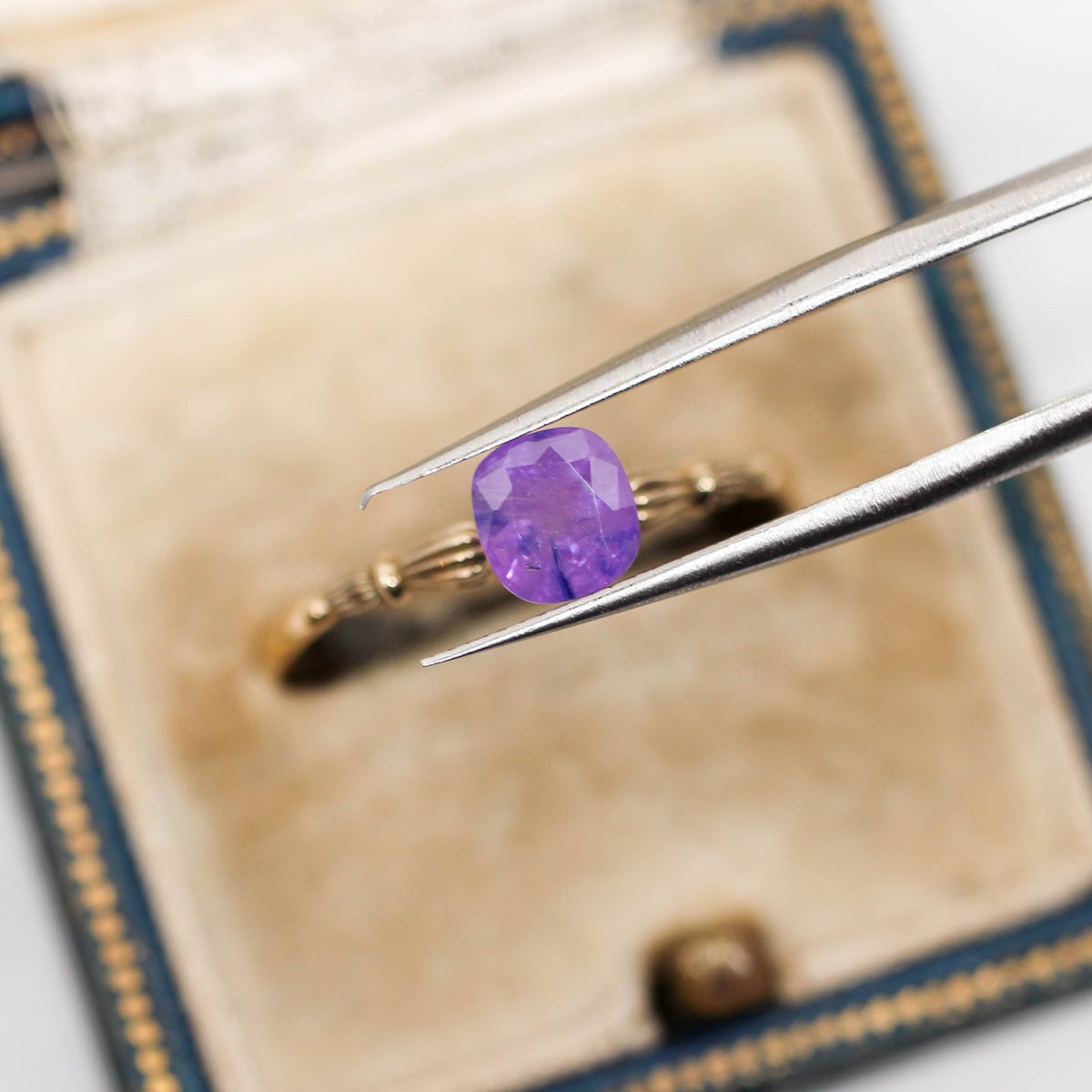 シルキーサファイア 1.06ct クッションカット 5.6mm×5.3mm×3.7mm【MJ3152】