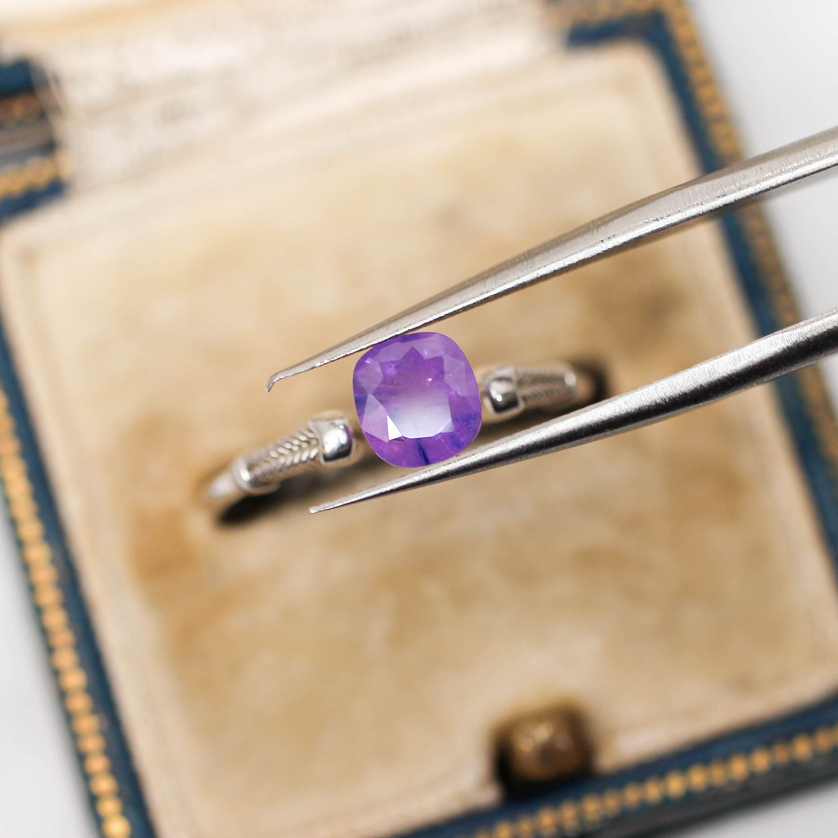 シルキーサファイア 1.06ct クッションカット 5.6mm×5.3mm×3.7mm【MJ3152】
