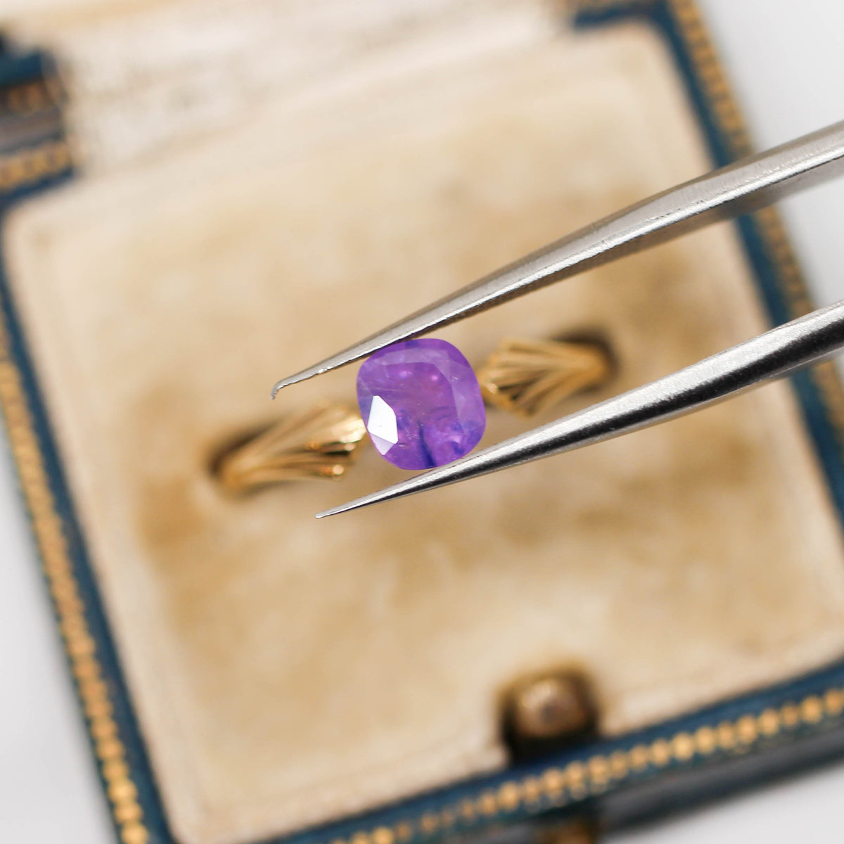シルキーサファイア 1.06ct クッションカット 5.6mm×5.3mm×3.7mm【MJ3152】