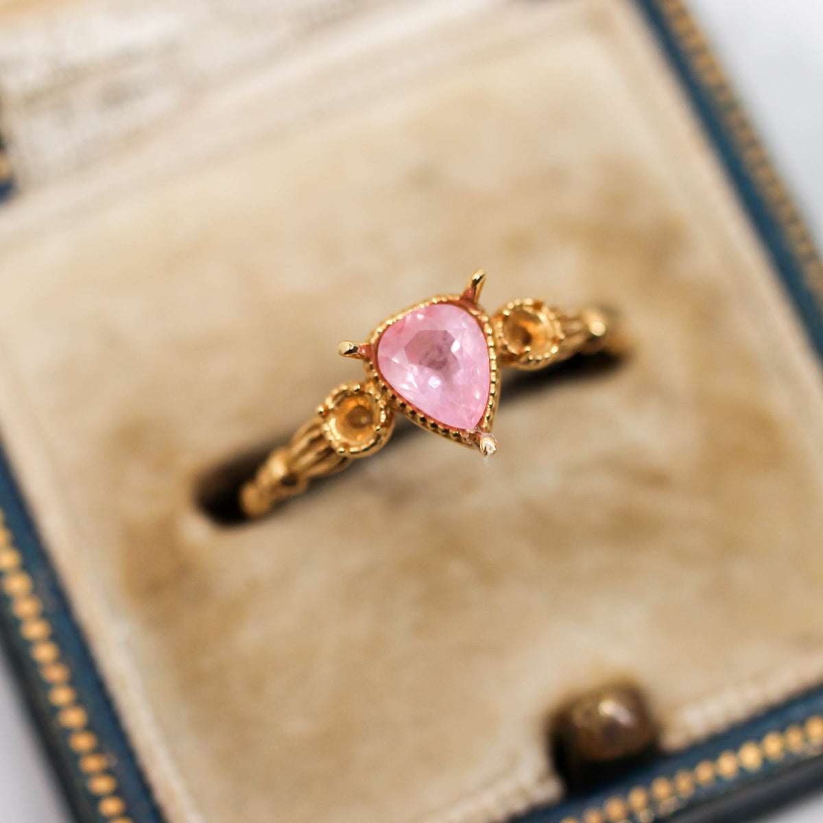 シルキーサファイア 0.52ct ペアシェイプカット 5.4mm×4.3mm×2.7mm【MJ3155】