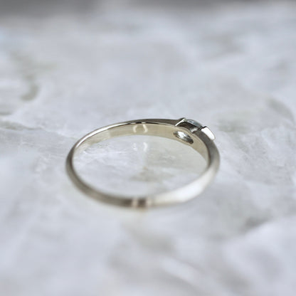 バイカラーサファイア 0.3ct マーキスカット K10WG リング 【MJ2455】